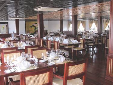 AmaWaterways AmaLotus Interior Restaurant 1.jpg